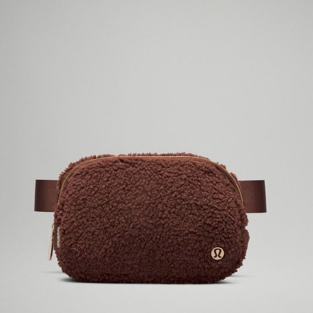 NWT Lululemon everywhere belt bag fleece brown